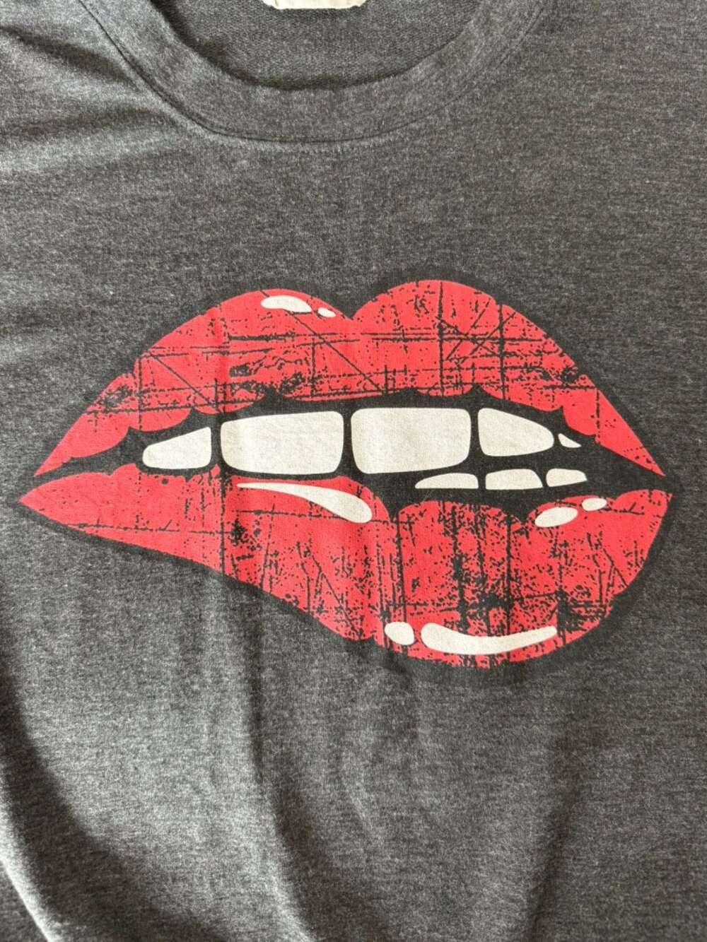 Altar’d State Distressed Red Lips Graphic Cropped Long Sleeve Top Size S - Picture 5 of 7